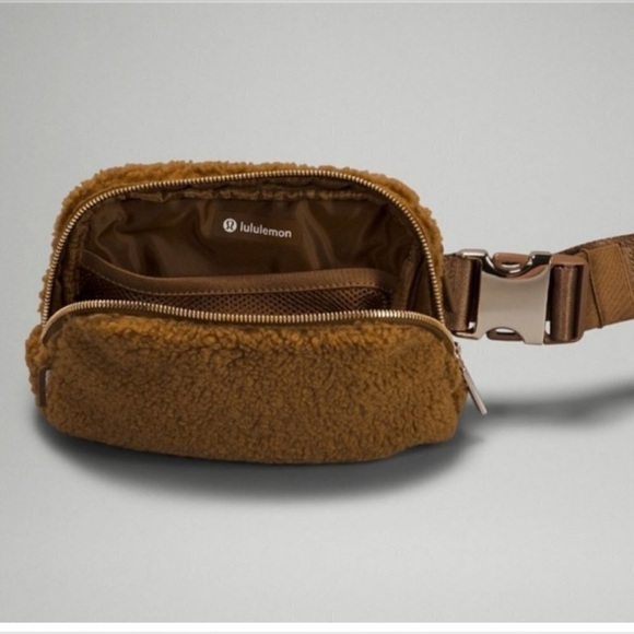 Lululemon Everywhere Fleece Belt Bag 1L - Picture 1 of 8